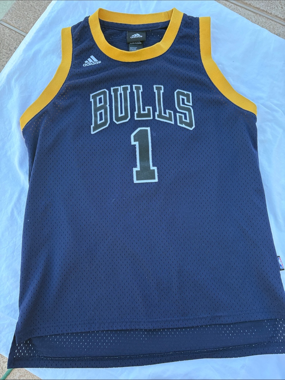 Rare NBA official Chicago Bulls Jersey blue & gold Youth Large
